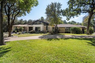 8225 Ashbriar Lane, Fort Worth, TX 76126