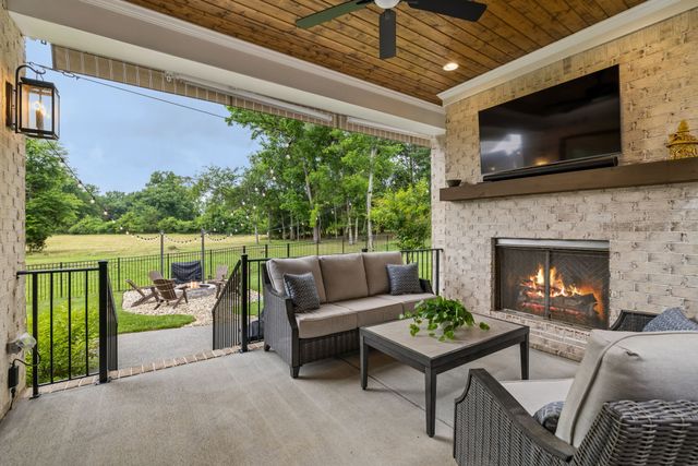 5805 Bridget Ct, Arrington, TN 37014