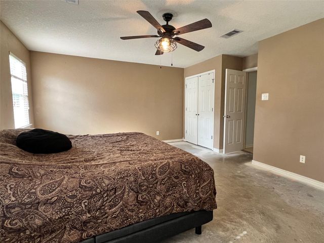 1406 County Road 3141 E, Cleveland, TX 77327