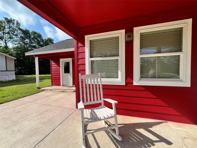 1406 County Road 3141 E, Cleveland, TX 77327