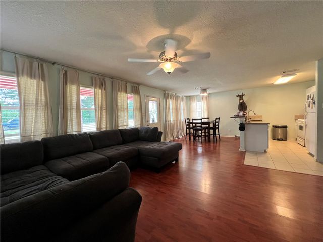 1406 County Road 3141 E, Cleveland, TX 77327