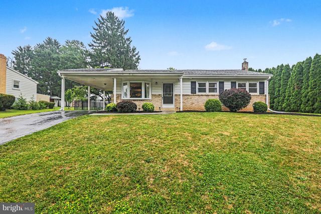 15 POCONO DR, Mechanicsburg, PA 17055
