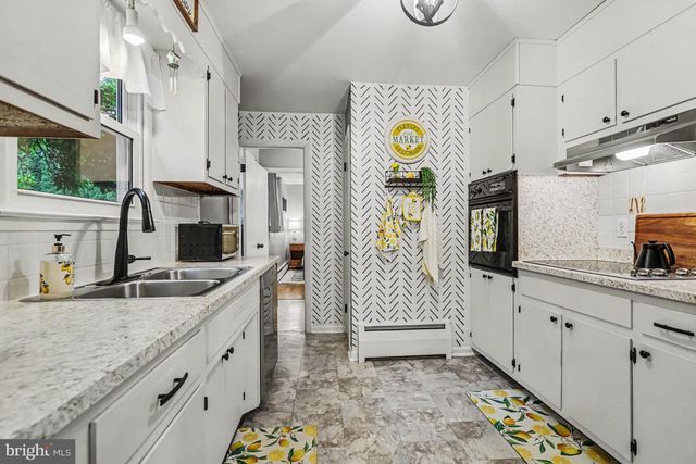 15 POCONO DR, Mechanicsburg, PA 17055