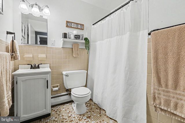 15 POCONO DR, Mechanicsburg, PA 17055