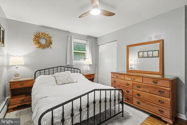 15 POCONO DR, Mechanicsburg, PA 17055