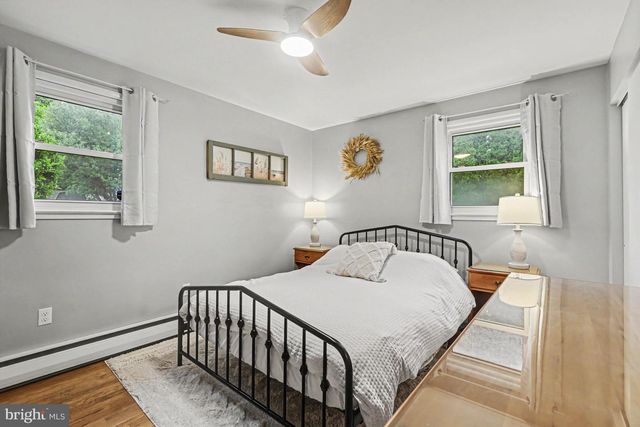 15 POCONO DR, Mechanicsburg, PA 17055