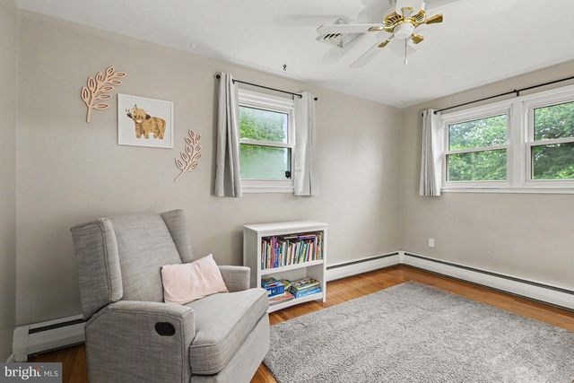 15 POCONO DR, Mechanicsburg, PA 17055