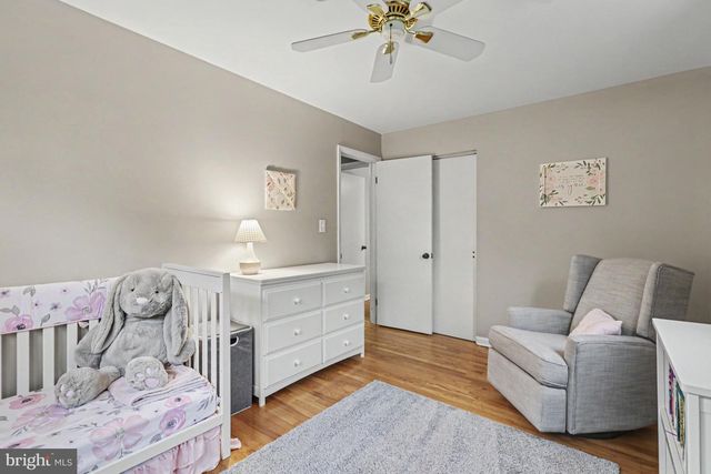 15 POCONO DR, Mechanicsburg, PA 17055