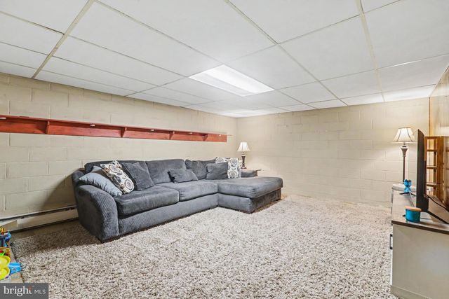 15 POCONO DR, Mechanicsburg, PA 17055