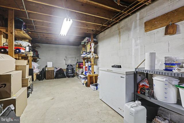 15 POCONO DR, Mechanicsburg, PA 17055