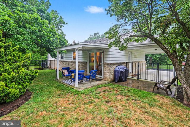 15 POCONO DR, Mechanicsburg, PA 17055