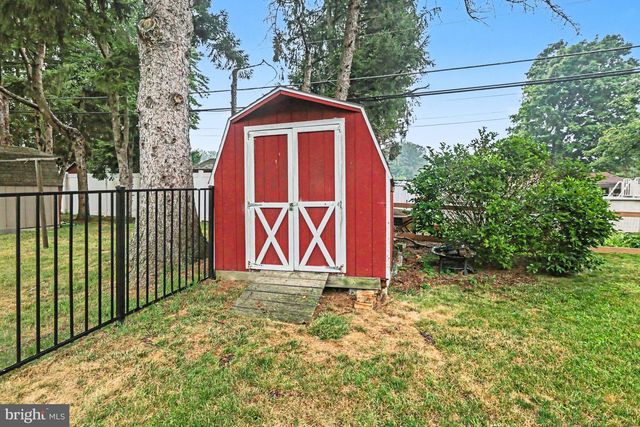 15 POCONO DR, Mechanicsburg, PA 17055