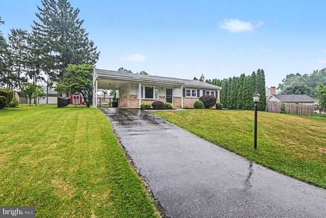 15 POCONO DR, Mechanicsburg, PA 17055