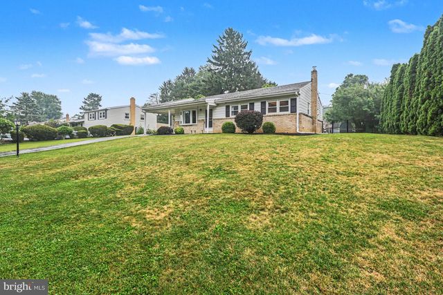15 POCONO DR, Mechanicsburg, PA 17055