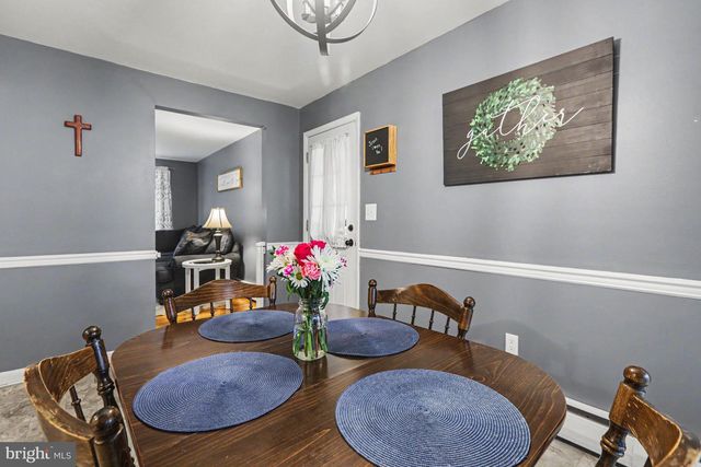 15 POCONO DR, Mechanicsburg, PA 17055