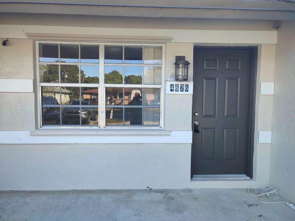 4626 Arthur Street, Palm Beach Gardens, FL 33418