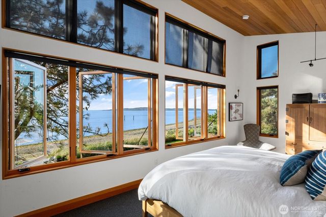 7683 Maxwelton Road, Clinton, WA 98236