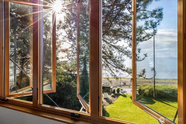 7683 Maxwelton Road, Clinton, WA 98236