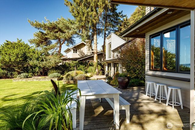 7683 Maxwelton Road, Clinton, WA 98236