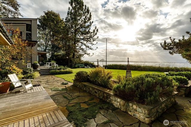 7683 Maxwelton Road, Clinton, WA 98236