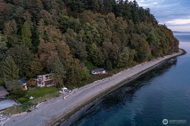 7683 Maxwelton Road, Clinton, WA 98236