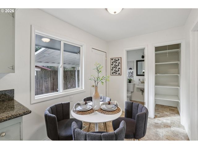 15220 Ne COUCH Ct, Portland, OR 97230