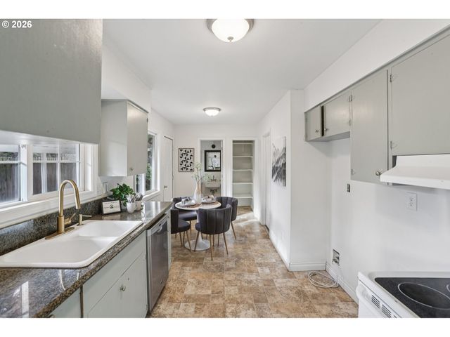 15220 Ne COUCH Ct, Portland, OR 97230