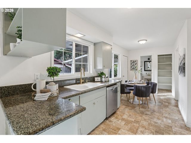 15220 Ne COUCH Ct, Portland, OR 97230