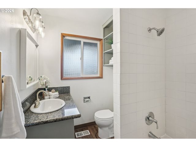 15220 Ne COUCH Ct, Portland, OR 97230