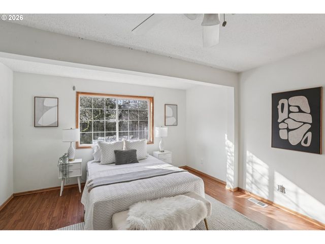 15220 Ne COUCH Ct, Portland, OR 97230