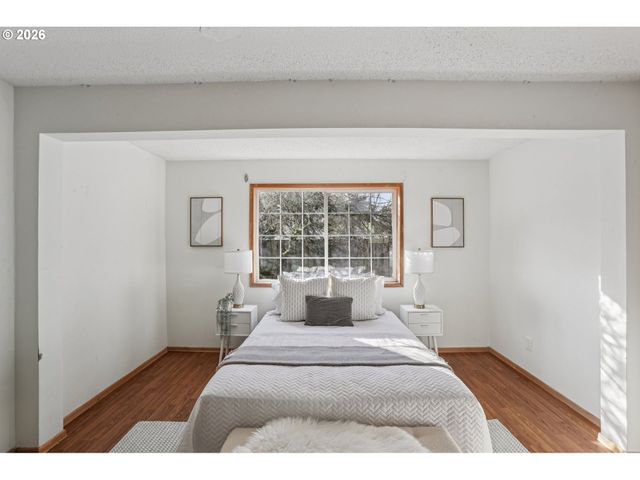 15220 Ne COUCH Ct, Portland, OR 97230