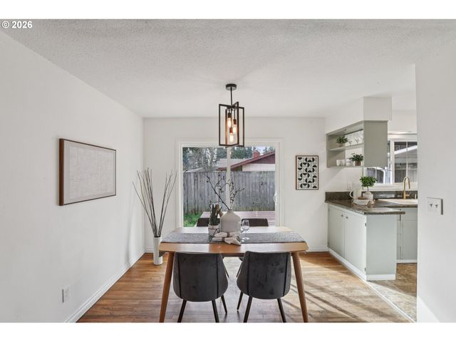 15220 Ne COUCH Ct, Portland, OR 97230