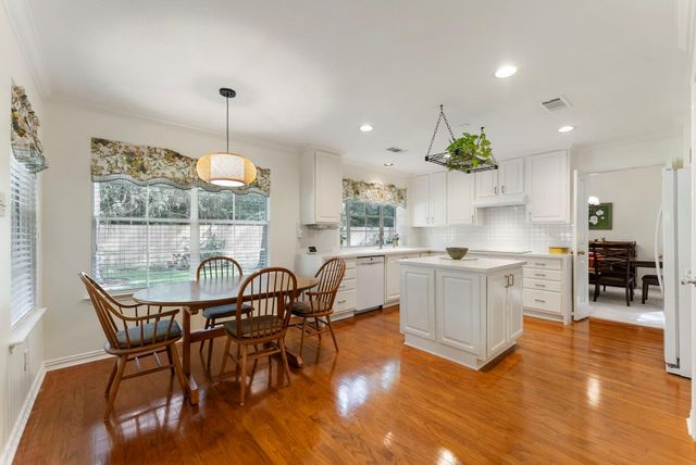 74 E Greywing Circle, The Woodlands, TX 77382