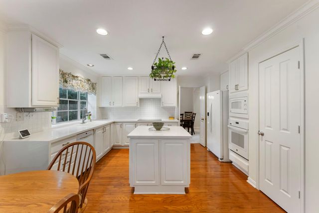 74 E Greywing Circle, The Woodlands, TX 77382