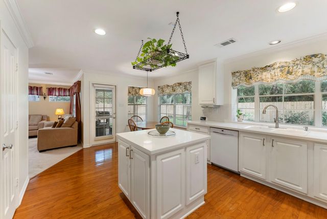 74 E Greywing Circle, The Woodlands, TX 77382