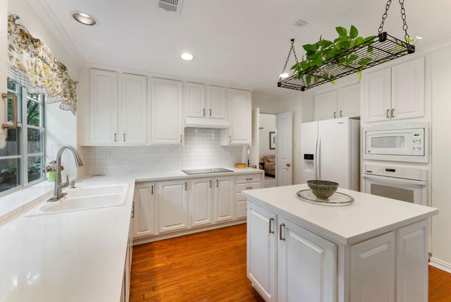 74 E Greywing Circle, The Woodlands, TX 77382
