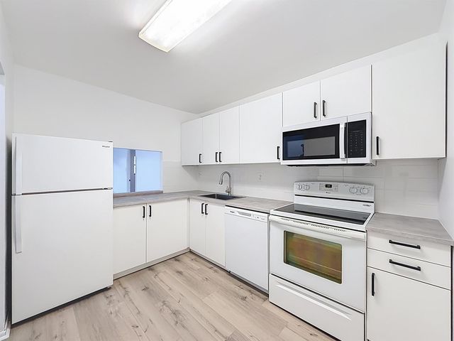 961 NW 45th Street 3, Deerfield Beach, FL 33064