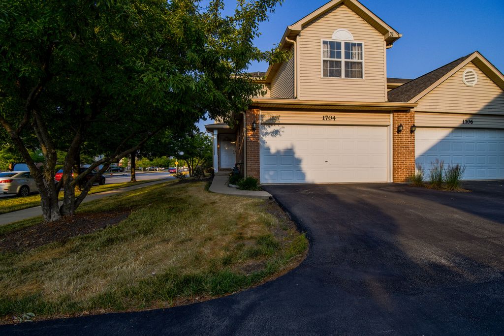 1704 Windward Avenue, Naperville, IL 60563