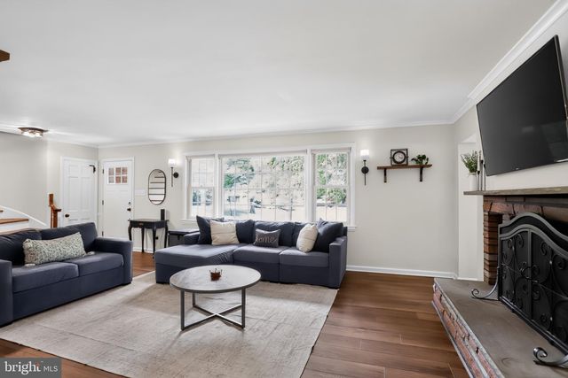 302 BRIDGEBORO RD, Moorestown, NJ 08057