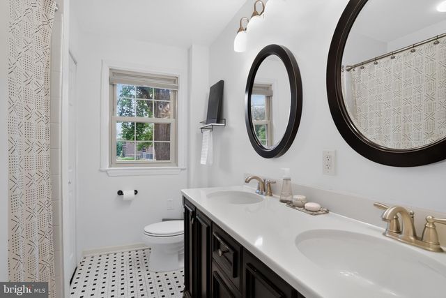 302 BRIDGEBORO RD, Moorestown, NJ 08057