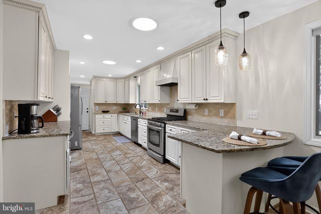 302 BRIDGEBORO RD, Moorestown, NJ 08057