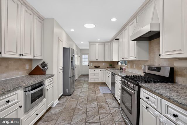 302 BRIDGEBORO RD, Moorestown, NJ 08057