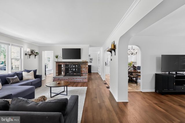 302 BRIDGEBORO RD, Moorestown, NJ 08057