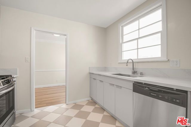 405 Shirley Place, Beverly Hills, CA 90212