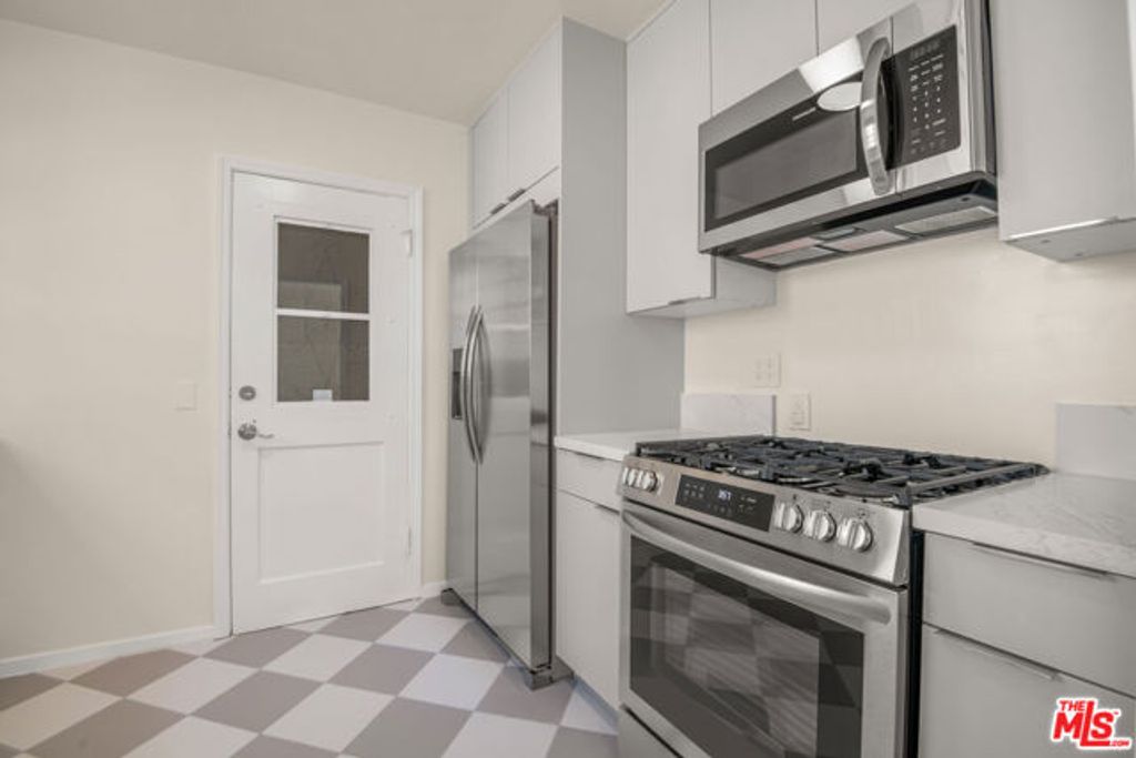 405 Shirley Place, Beverly Hills, CA 90212