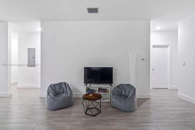 1544 NW 59th St A, Miami, FL 33142