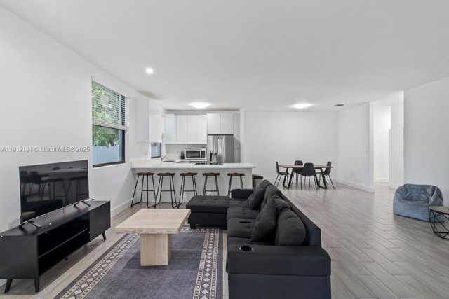 1544 NW 59th St A, Miami, FL 33142