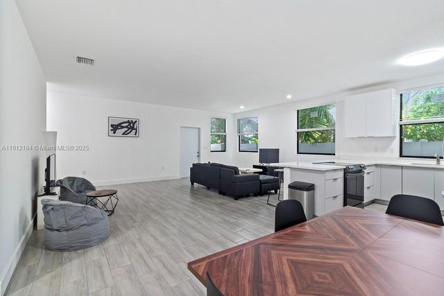 1544 NW 59th St A, Miami, FL 33142