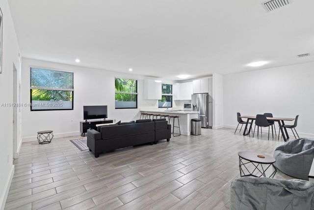 1544 NW 59th St A, Miami, FL 33142