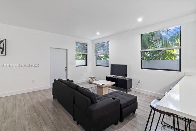 1544 NW 59th St A, Miami, FL 33142